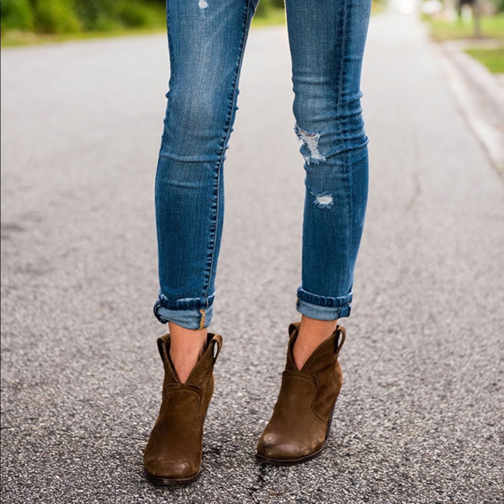 size 5 Vince Camuto Hillsy brown bootie